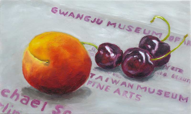 Das Bild zeigt ein Stilleben mit Pfirsich und Kirschen